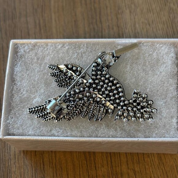 Hummingbird in Flight Crystal Brooch Pin Sparkling Rhinestone Crystal New in Box - Picture 2 of 2